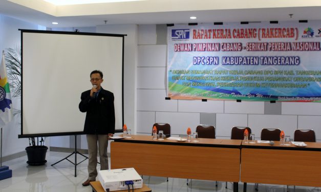 UPAH PADAT KARYA ANCAMAN BAGI SERIKAT PEKERJA DI BASIS TEKSTIL, SANDANG, KULIT DAN PERSEPATUAN