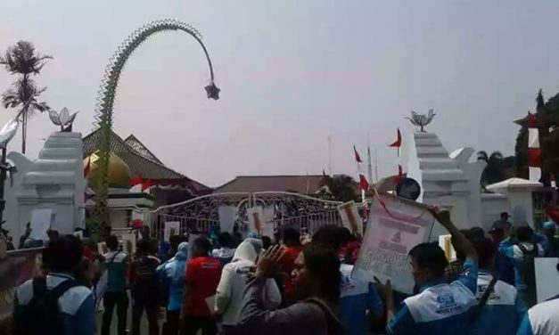 AKSI BURUH SERANG