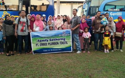 FAMILY GHATERING PT EMBEE PLUMBON TEXTILE 
