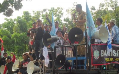 AKSI PENGAWALAN SIDANG DEPEPROV DKI JAKARTA