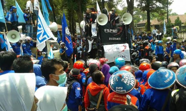 BURUH SUBANG MENOLAK KENAIKAN UPAH MINIMUM BERDASARKAN PP 78