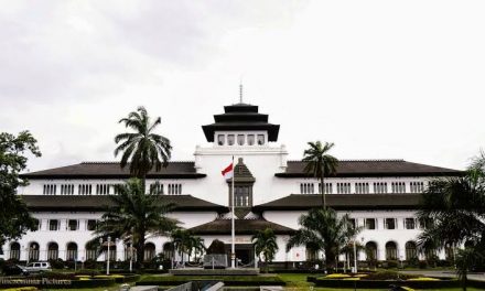 UMP JAWA BARAT TAHUN 2018 SEBESAR RP 1.544.360,67