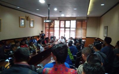 GUBERNUR BANTEN TERKESAN ENGGAN MENEMUI BURUH