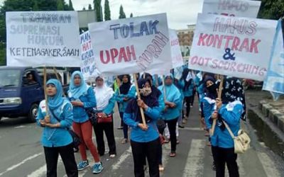 BURUH KOTA PEKALONGAN MENGGELAR UNJUK RASA MENOLAK UPAH MURAH