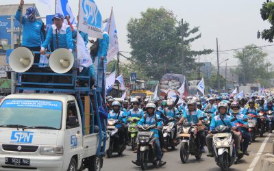 TOLAK UPAH MURAH, RIBUAN BURUH TANGERANG TURUN KEJALAN