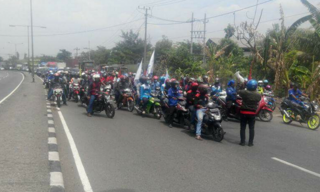 BURUH DI JAWA TIMUR PUN MEMPERINGATI HARI PAHLAWAN DENGAN DEMONSTRASI