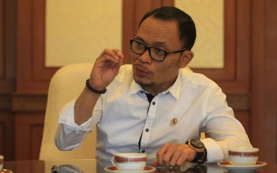 MENAKER MENGANGGAP UMK KABUPATEN KARAWANG DAN BEKASI RAYA TERLALU TINGGI