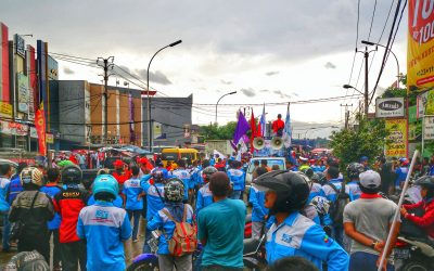 TUNTUT REVISI UMK 2018, BURUH MATIKAN AKSES TOL