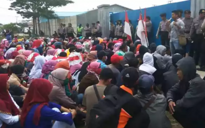 SHOLAT MELEBIHI WAKTU, UPAH DIPOTONG