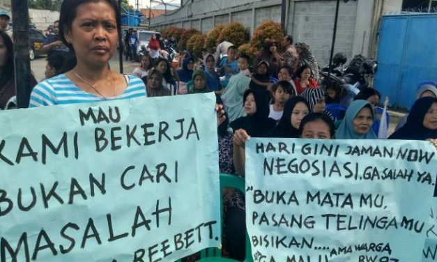 DI PHK SEPIHAK, PEKERJA DAN WARGA GERUDUK PT MEWAH NIAGA JAYA 