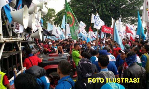 BURUH KABUPATEN BANDUNG BARAT MENUNTUT DIBERLAKUKANNYA UMSK 