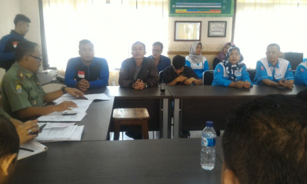 ALIANSI BURUH CIREBON GRUDUK DISNAKER