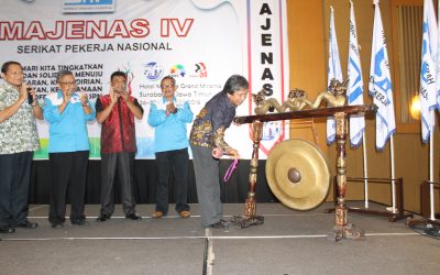 PEMBUKAAN MAJENAS KE IV SPN DI SURABAYA