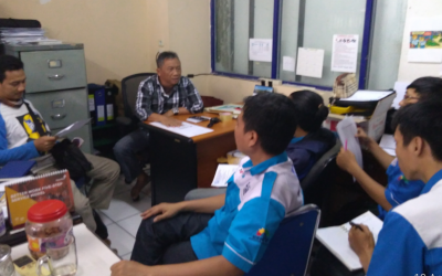 MENGHADAPI PP PT SUMBER ALFARIA TRIJAYA TBK  YANG MEMISKINKAN KARYAWAN