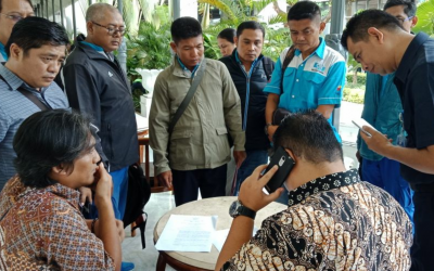 TIM ADVOKASI PENANGGUHAN UPAH 2013 PT KAHOINDAH CITRAGARMENT MENDATANGI KANTOR GUBERNUR DKI JAKARTA   