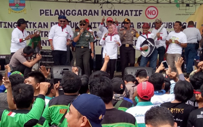 RATUSAN BURUH DIPHK KADISNAKERTRANS KAB SERANG MERAYAKAN MAY DAY IS FUNDAY
