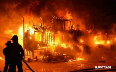 PABRIK LIMBAH ALUMUNIUM TERBAKAR DI KOSAMBI TANGERANG