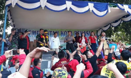 MAY DAY DI BEKASI DENGAN PANGGUNG HIBURAN DAN BAZAR