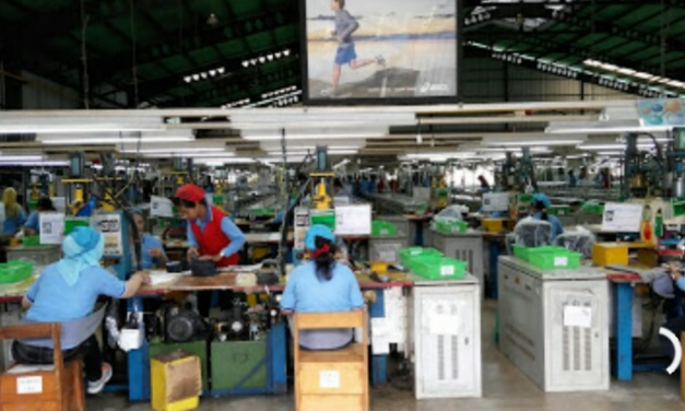 RATUSAN BURUH PT BEES FOOTWEAR INC TER PHK