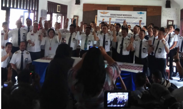 ANCAMAN MOGOK PILOT GARUDA DI MASA LIBUR LEBARAN