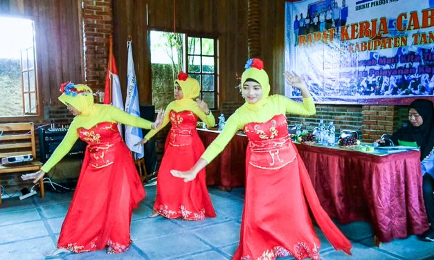 BURUH SPN BUKAN CUMA BISA KERJA, TAPI BISA TAMPILKAN PENTAS SENI TARI