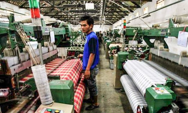 DOLAR NAIK, HARGA BAHAN BAKU NAIK, BURUH MAJALAYA TERANCAM DI RUMAHKAN