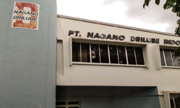 PEMILIK PT NAGANO DRILUBE BATAM KABUR MENINGGALKAN BURUHNYA