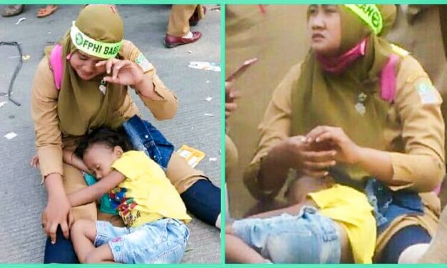 RIBUAN GURU HONORER DI KABUPATEN BEKASI BERUNJUK RASA