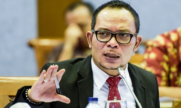 MENAKER HANIF MEMINTA PENETAPAN UMK TIDAK HAMBAT INDUSTRI