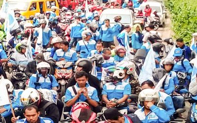 RIBUAN BURUH BANTEN MENDESAK WAHIDIN HALIM MENAIKAN UMK 9,17 PERSEN