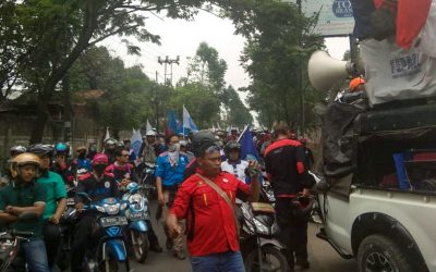 BURUH KOTA TANGERANG TUNTUT UMK NAIK 25,77 PERSEN