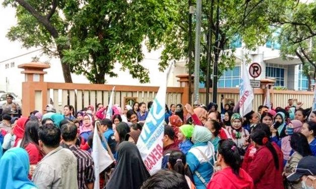 PEKERJA PT SELARAS KAUSA BUSANA UNRAS DI PEMKOT BEKASI