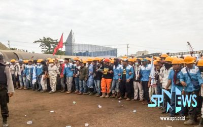 TEMBAKAN GAS AIR MATA WARNAI  AKSI DAMAI PEKERJA PT IMIP