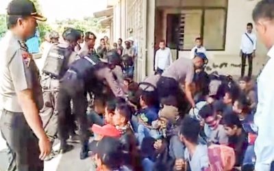 AKSI MOGOK KERJA BERUJUNG AKSI PENANGKAPAN DAN PEMUKULAN
