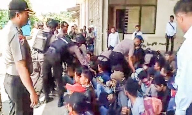 AKSI MOGOK KERJA BERUJUNG AKSI PENANGKAPAN DAN PEMUKULAN