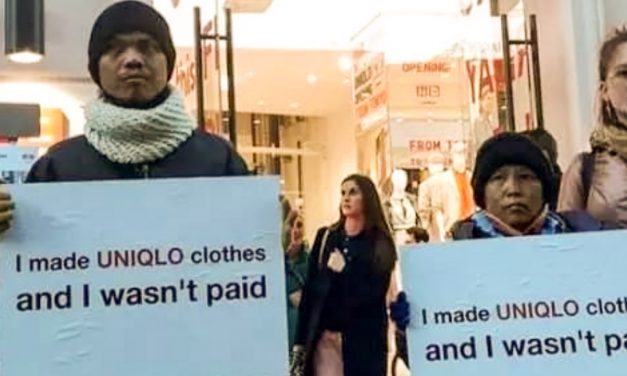 2 BURUH PABRIK INDONESIA DEMO DI PEMBUKAAN TOKO UNIQLO DI DENMARK