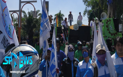 BURUH SUMUT UNRAS DI KANTOR GUBERNUR TOLAK REVISI UU KETENAGAKERJAAN