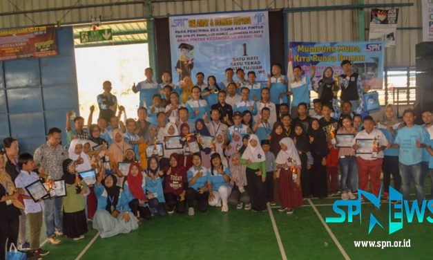 PEMBAGIAN BEASISWA KEPADA ANAK ANGGOTA YANG BERPRESTASI DI PSP SPN PT PWI 2