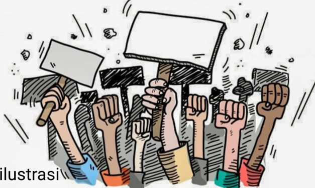 PABRIK DITUTUP, RATUSAN PEKERJA PABRIK PT INDOPUTRA UTAMATEX BERUNJUK RASA