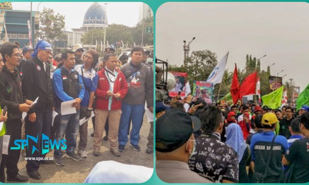 GERAKAN BURUH JAKARTA  MENOLAK REVISI UU 13 TAHUN 2003