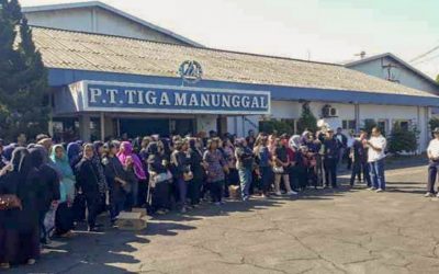 RATUSAN PEKERJA PT TIMATEX UNJUK RASA TUNTUT PESANGON