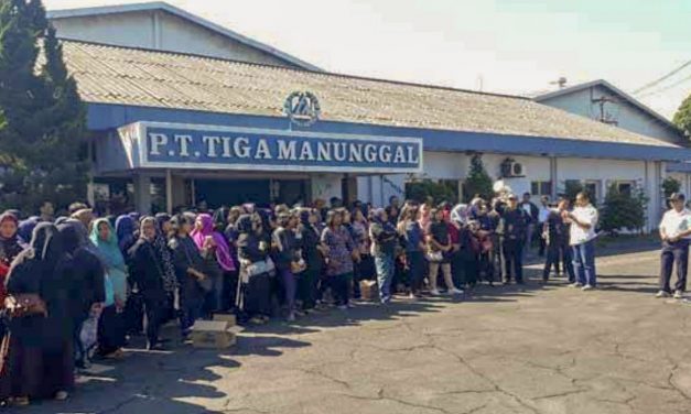RATUSAN PEKERJA PT TIMATEX UNJUK RASA TUNTUT PESANGON