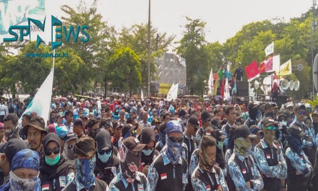 TOLAK UPAH MURAH ALIANSI SP/SB KABUPATEN SERANG SAMBANGI KANTOR BUPATI