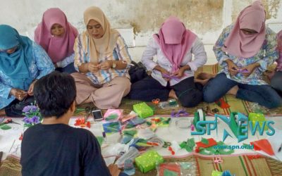 PELATIHAN DAUR ULANG LIMBAH PLASTIK