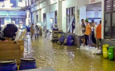 BAGAIMANA UPAH BURUH YANG TIDAK MASUK BEKERJA KARENA BANJIR ?