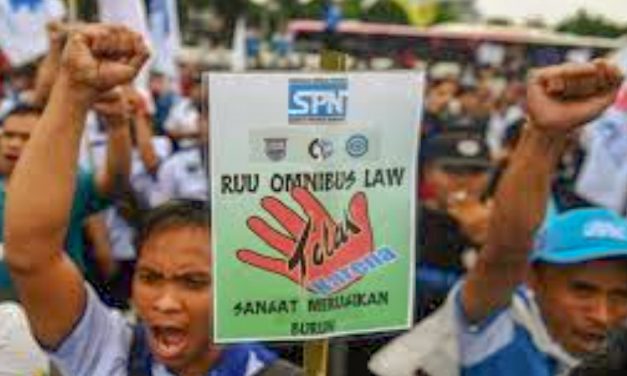 KAJIAN OMNIMBUS LAW RUU CIPTA LAPANGAN KERJA VERSI PEMERINTAH