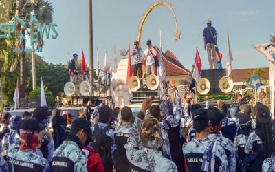 RIBUAN BURUH SERANG GERUDUK KANTOR BUPATI DAN DPRD TOLAK RUU CILAKA