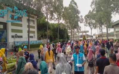 SOSIALISASI BAHAYA RUU OMNIBUS LAW CIPTA KERJA MELALUI PAMFLET