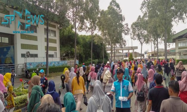 SOSIALISASI BAHAYA RUU OMNIBUS LAW CIPTA KERJA MELALUI PAMFLET
