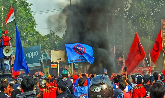 TOLAK OMNIBUS LAW, 10 BURUH DI TANGERANG DIAMANKAN POLISI